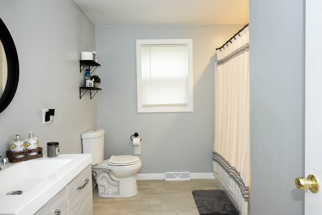 150 Hathaway Road, Acushnet, MA 02743