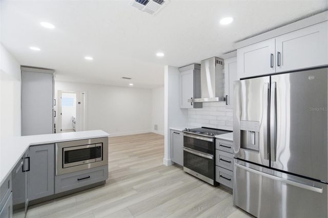 1200 80TH ST S, St Petersburg, FL 33707