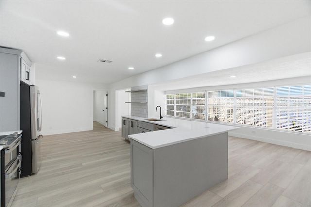 1200 80TH ST S, St Petersburg, FL 33707