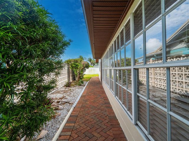 1200 80TH ST S, St Petersburg, FL 33707
