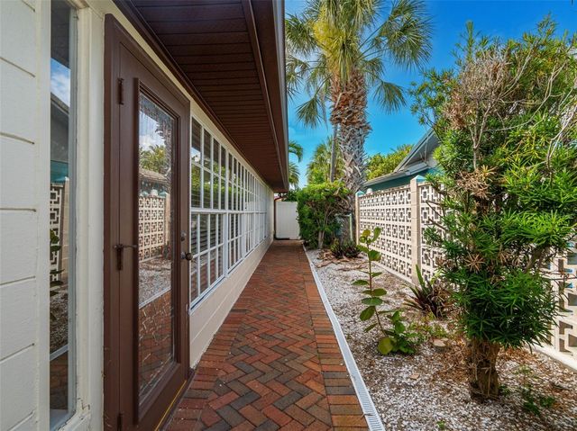 1200 80TH ST S, St Petersburg, FL 33707