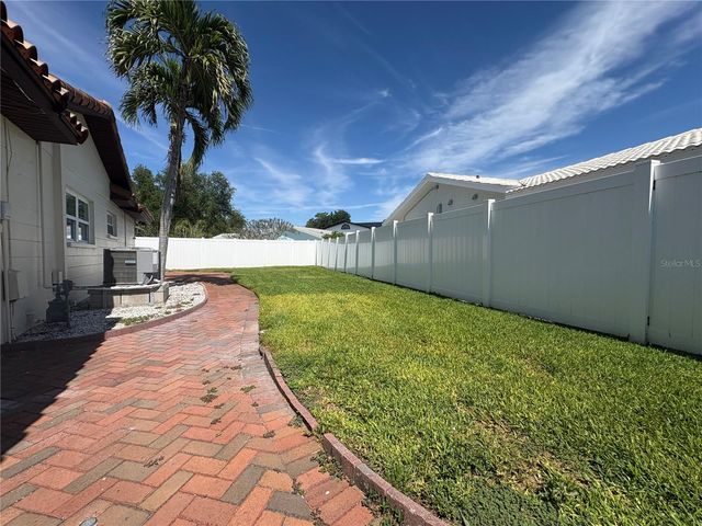 1200 80TH ST S, St Petersburg, FL 33707