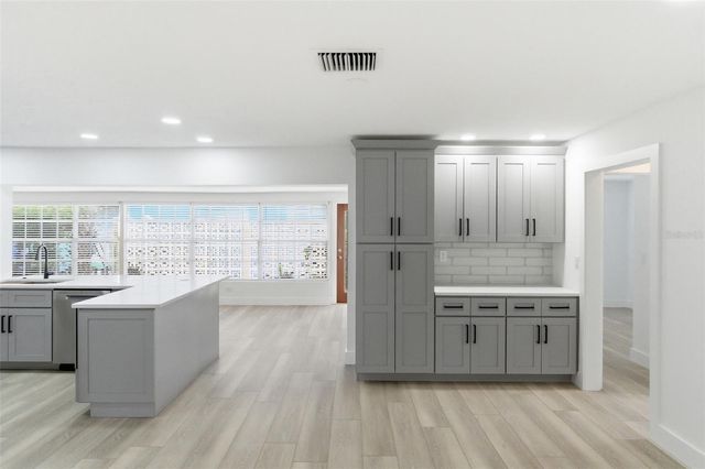 1200 80TH ST S, St Petersburg, FL 33707