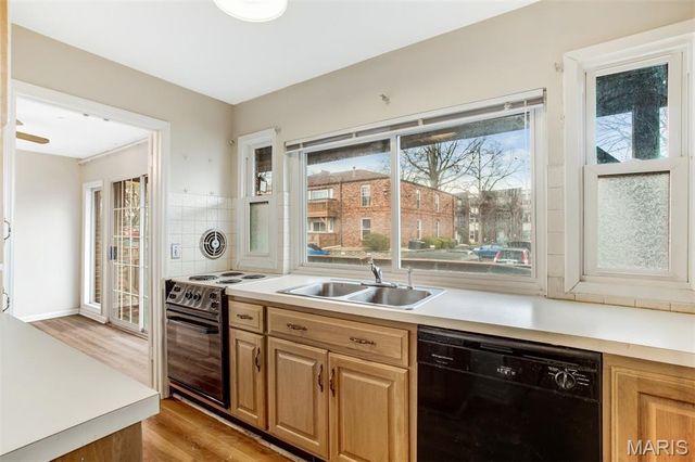 4298 Chateau De Ville Drive A, Unincorporated, MO 63129