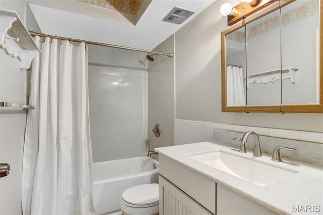 4298 Chateau De Ville Drive A, Unincorporated, MO 63129