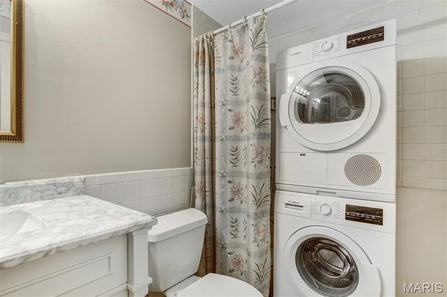 4298 Chateau De Ville Drive A, Unincorporated, MO 63129