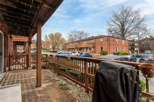 4298 Chateau De Ville Drive A, Unincorporated, MO 63129