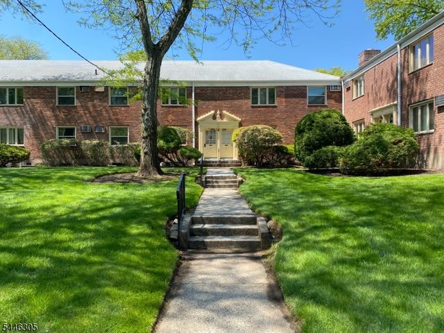 50 S 1St St, Bergenfield Boro, NJ 07621