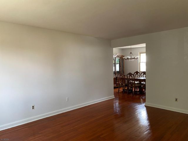 50 S 1St St, Bergenfield Boro, NJ 07621