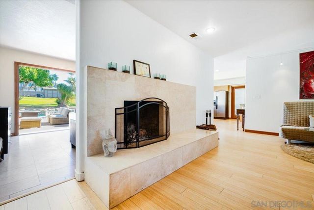 1386 Lake Drive, Encinitas, CA 92024