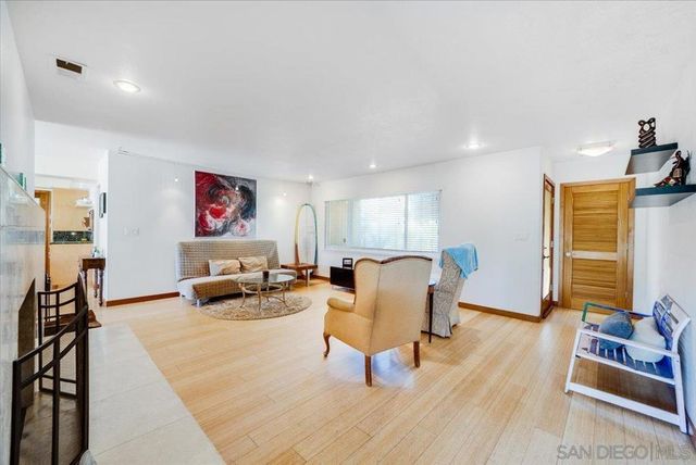 1386 Lake Drive, Encinitas, CA 92024