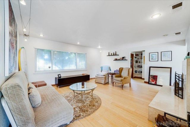 1386 Lake Drive, Encinitas, CA 92024