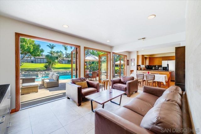 1386 Lake Drive, Encinitas, CA 92024