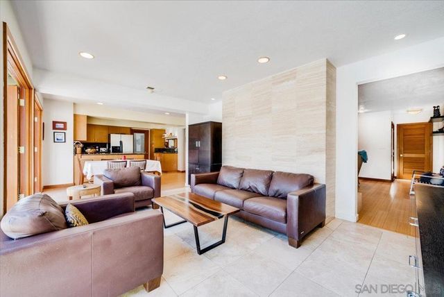 1386 Lake Drive, Encinitas, CA 92024