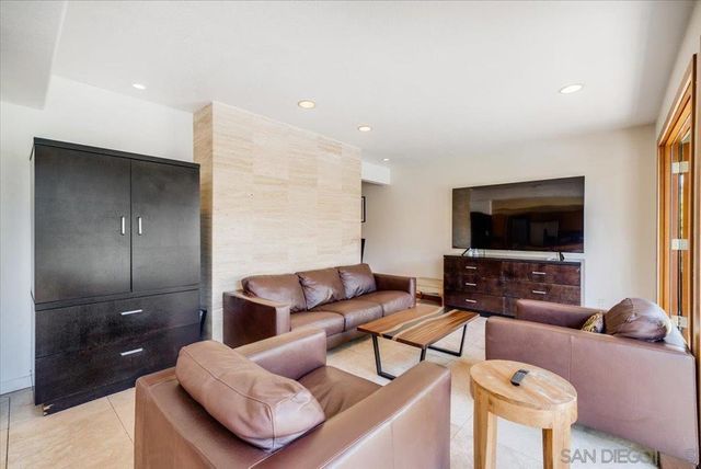 1386 Lake Drive, Encinitas, CA 92024