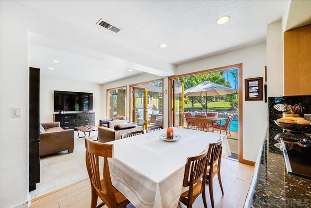 1386 Lake Drive, Encinitas, CA 92024
