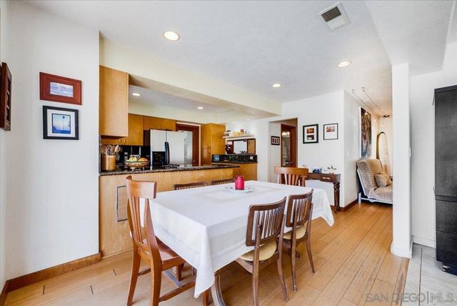 1386 Lake Drive, Encinitas, CA 92024