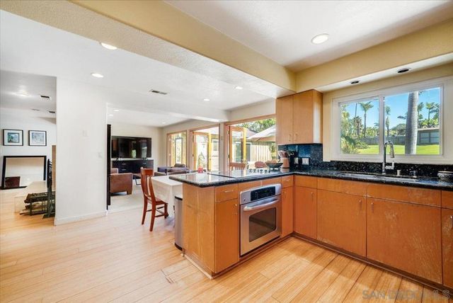 1386 Lake Drive, Encinitas, CA 92024