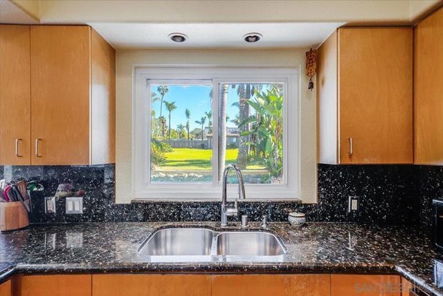 1386 Lake Drive, Encinitas, CA 92024