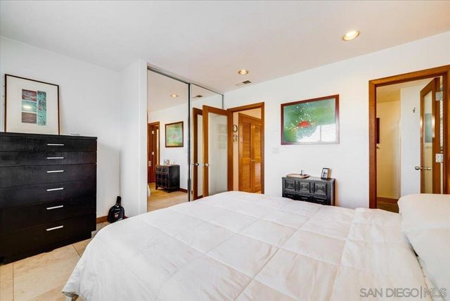 1386 Lake Drive, Encinitas, CA 92024