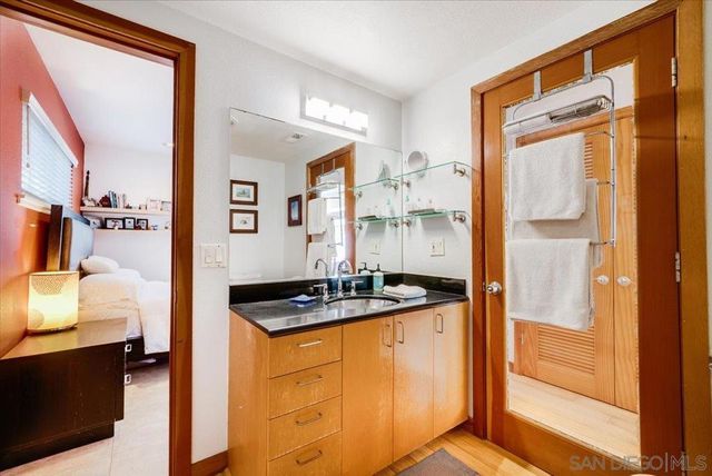 1386 Lake Drive, Encinitas, CA 92024