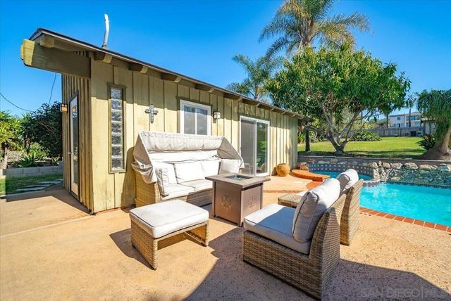 1386 Lake Drive, Encinitas, CA 92024