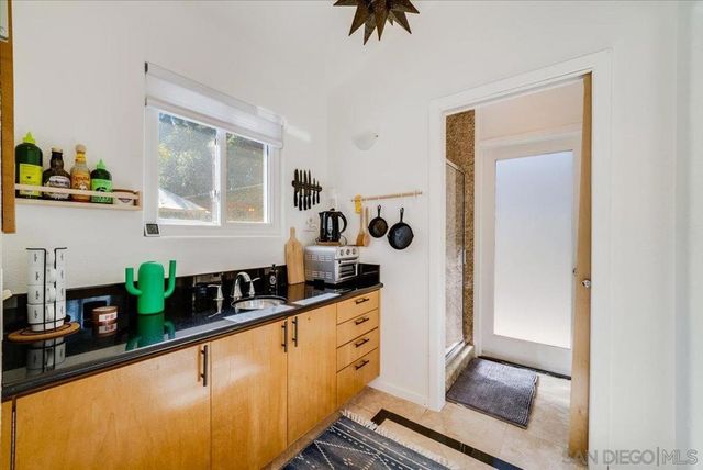 1386 Lake Drive, Encinitas, CA 92024