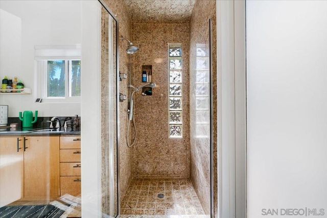 1386 Lake Drive, Encinitas, CA 92024