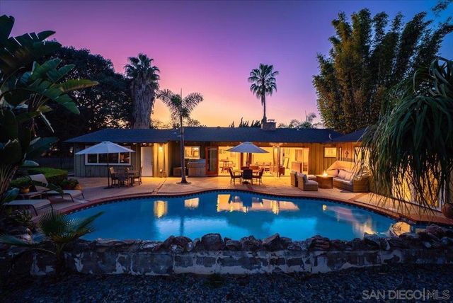 1386 Lake Drive, Encinitas, CA 92024