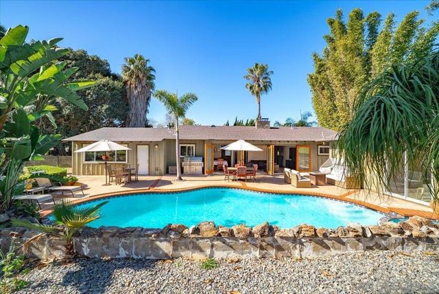 1386 Lake Drive, Encinitas, CA 92024