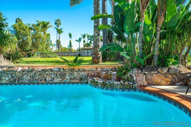 1386 Lake Drive, Encinitas, CA 92024