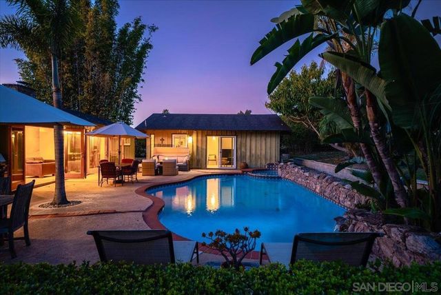 1386 Lake Drive, Encinitas, CA 92024