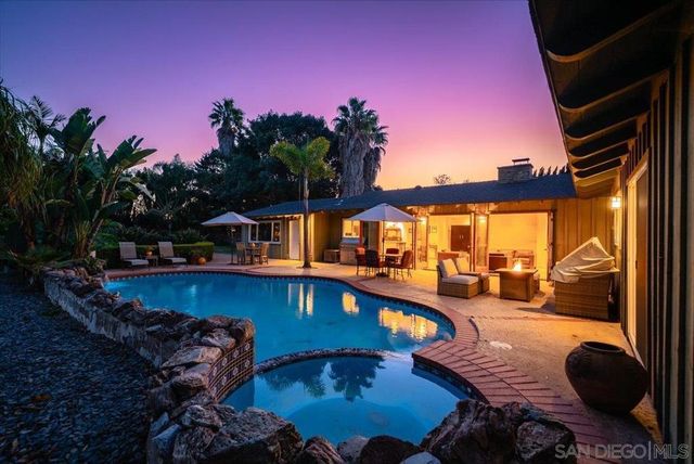 1386 Lake Drive, Encinitas, CA 92024