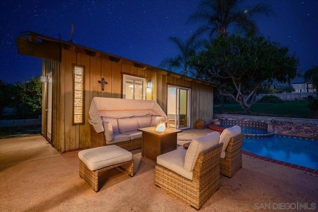 1386 Lake Drive, Encinitas, CA 92024