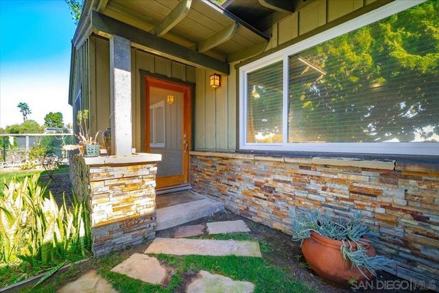 1386 Lake Drive, Encinitas, CA 92024