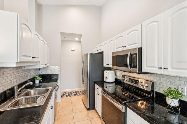 4270 VICENZA DRIVE D40, Venice, FL 34293