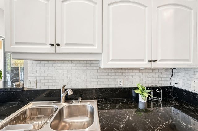 4270 VICENZA DRIVE D40, Venice, FL 34293