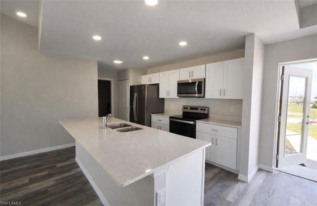 202 NW 25th PL, Cape Coral, FL 33993