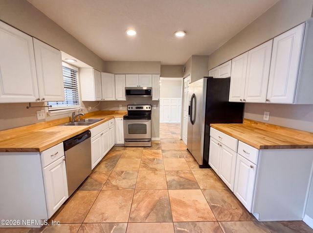 8382 CHASON Road W, Jacksonville, FL 32244