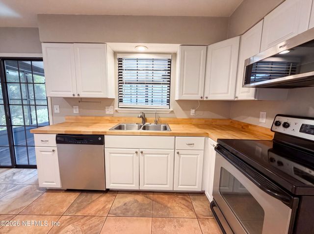 8382 CHASON Road W, Jacksonville, FL 32244
