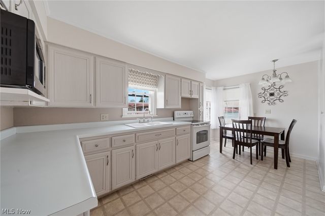 8885 Louisville Street, Louisville, OH 44641
