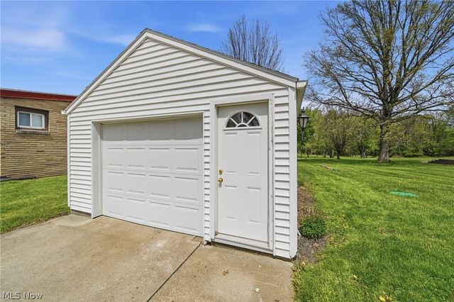 8885 Louisville Street, Louisville, OH 44641