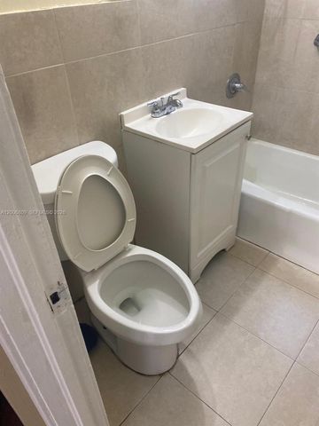 1319 NW 60th St 4, Miami, FL 33142