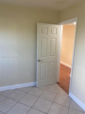 1319 NW 60th St 4, Miami, FL 33142