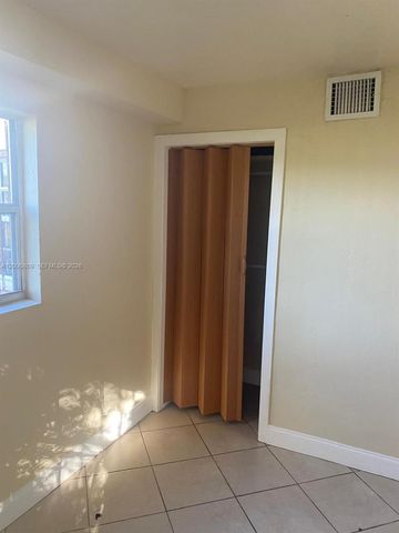 1319 NW 60th St 4, Miami, FL 33142