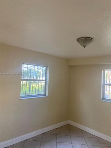 1319 NW 60th St 4, Miami, FL 33142