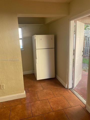 1319 NW 60th St 4, Miami, FL 33142