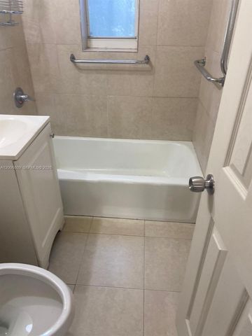1319 NW 60th St 4, Miami, FL 33142