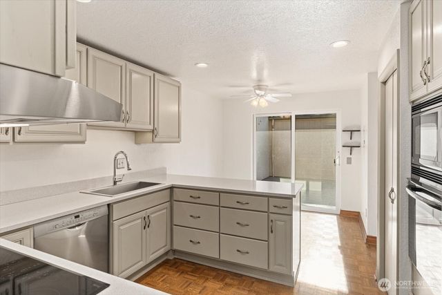 2944 Kennewick Place NE, Renton, WA 98156