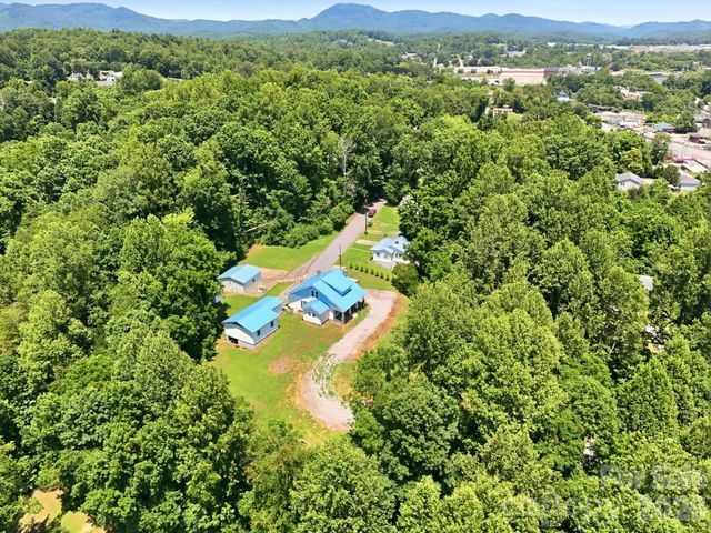 1231 Caldwell Place NW, Lenoir, NC 28645